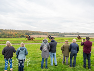AK021025-68 - Alan King Stable Visit